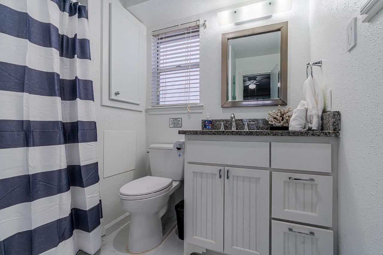 Hot Tub - Ocean Views - Steps To Private Beach - Quiet Location غالفيستون، تكساس المظهر الخارجي الصورة