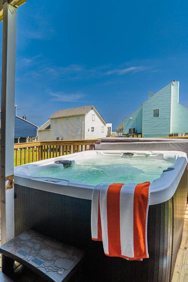 Hot Tub - Ocean Views - Steps To Private Beach - Quiet Location غالفيستون، تكساس المظهر الخارجي الصورة