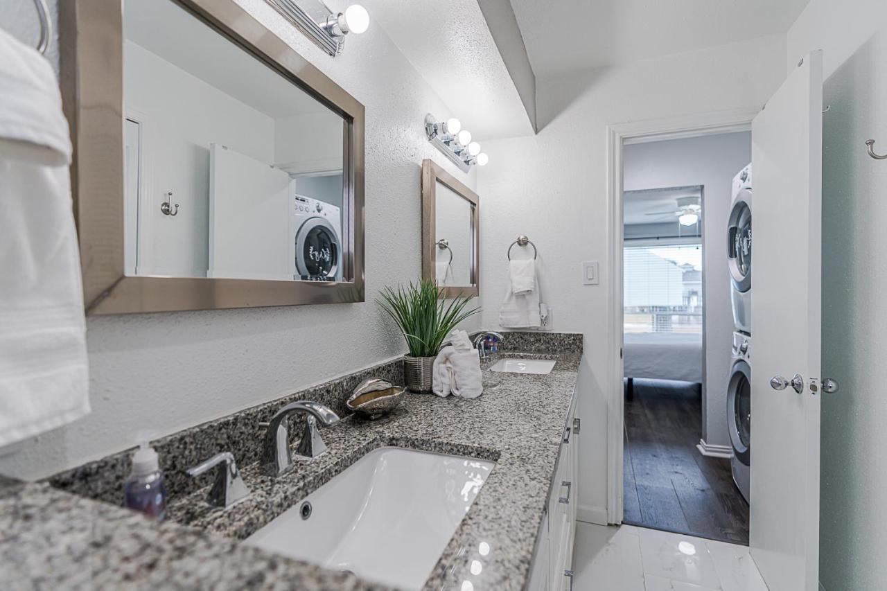 Hot Tub - Ocean Views - Steps To Private Beach - Quiet Location غالفيستون، تكساس المظهر الخارجي الصورة
